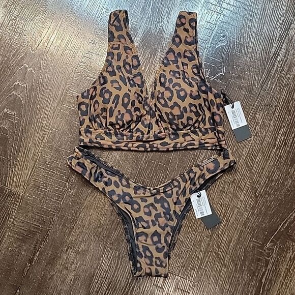 Kendall & Klyie Animal Plunge Two-piece Bikini Set - Picture 13 of 16